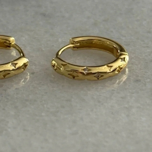 Gold Crystal Star Pave Huggie Hoop Earrings 

Brand New - Picture 5 of 5